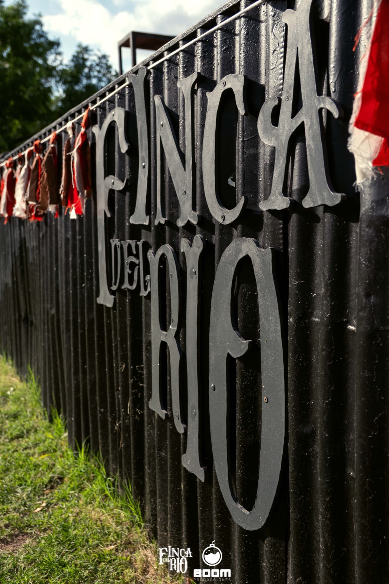 Cartel de la entrada de Finca del Río